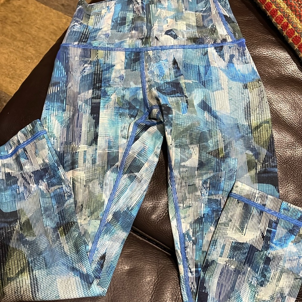 Lululemon crop size 2 Aqua, white, sage, navy blue like new